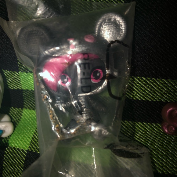 MONSTER HIGH MINI’s - Frankie Mermaid, Catty Noir Teddy + Clawdeen Super Ghoul! - Picture 4 of 6